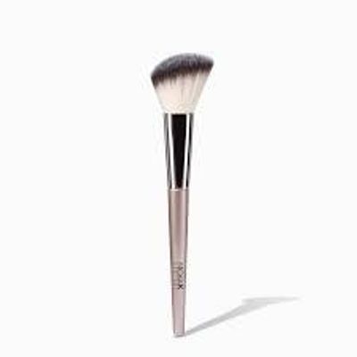 Nicka K Beauty Play Angled Cotour Brush